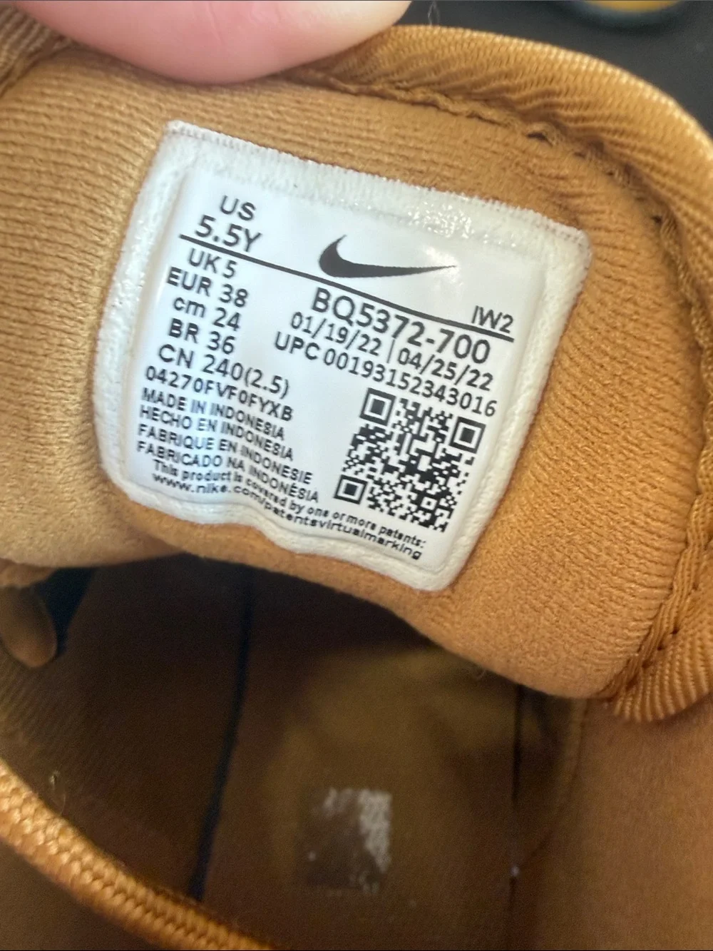 Nike Kids Manoa 17 Mid-Top Boots in Wheat/Tan with Black Sole